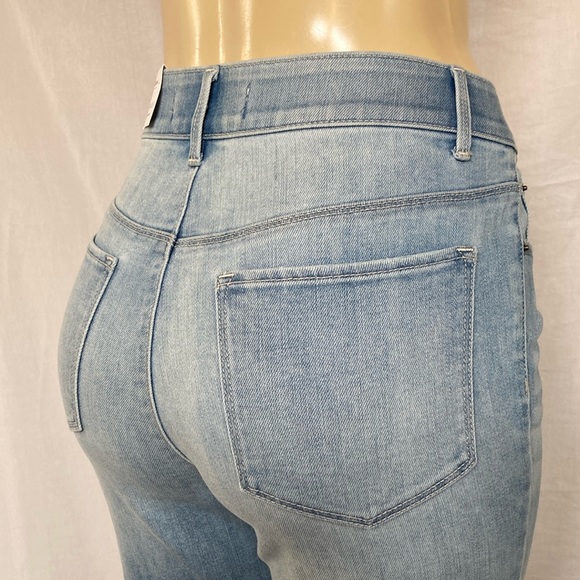 CITY BLUES Eco-Friendly Denim Women Tummy Control Size 6/28 Cropped Raw Hem NWT - Picture 1 of 8